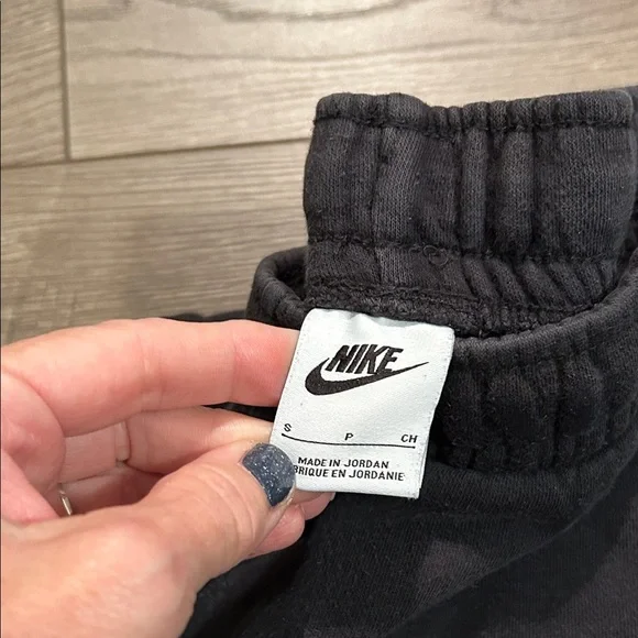 Nike Kids Black Sweatpants - Picture 2 of 4